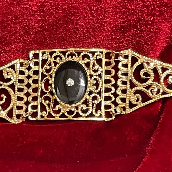 Gold Tone Filigree Black Lucite Center Gem Vintage Bracelet - Picture 2 of 7